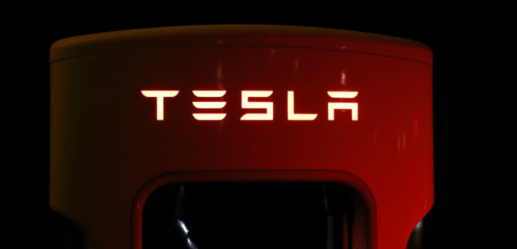Elektromos autó töltése, Tesla márka